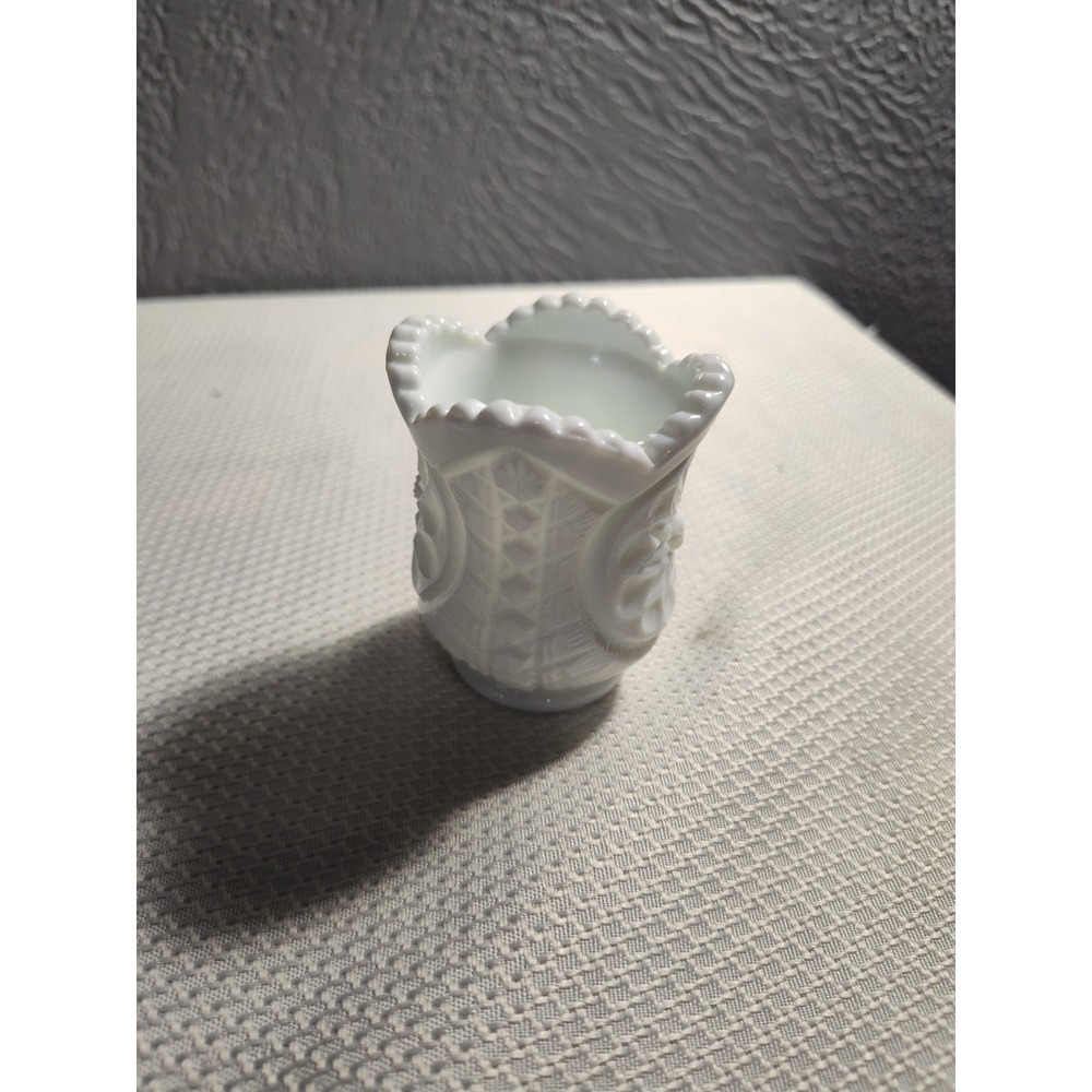 Vintage 2.5"Maybe Westmoreland Milk Glass Bluegreen Hue Toothpick Holder‎